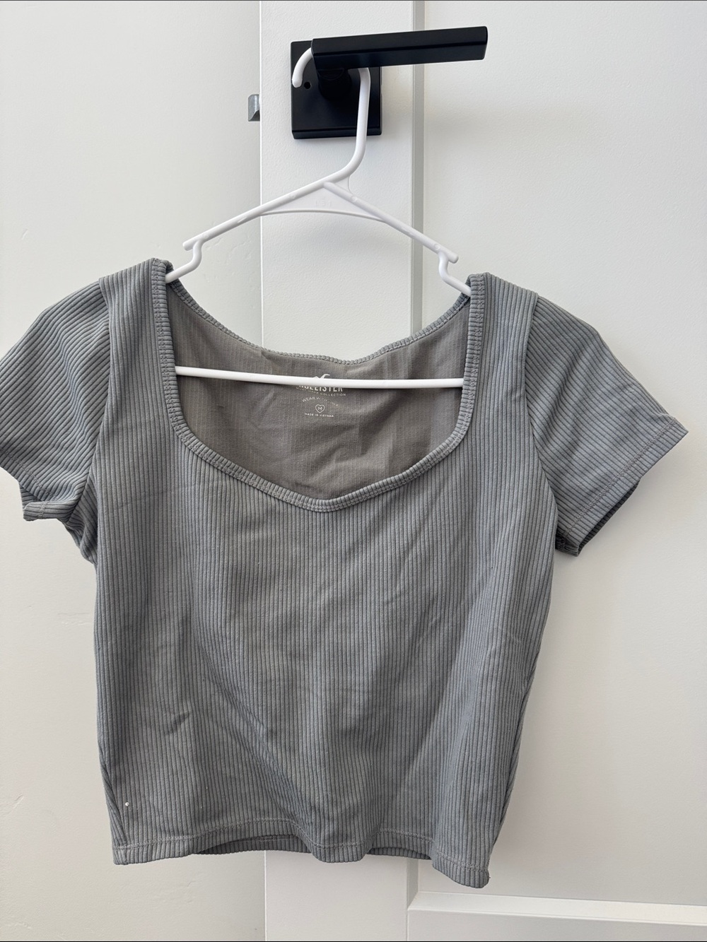 Hollister Ribbed Scoop Neck Crop Top - Gray